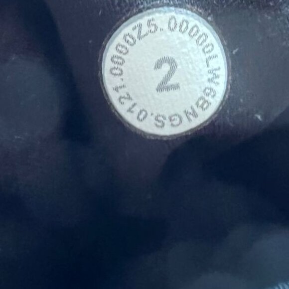 Lululemon Black Croped (Capri) Leggings - Size 2,  (excellent dark color) - Picture 3 of 6